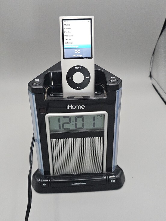 Apple Other - Ipod Nano 4th 8gb Ihome Speaker Dock Alarm Clock IH4B Works Battery Drains Quick